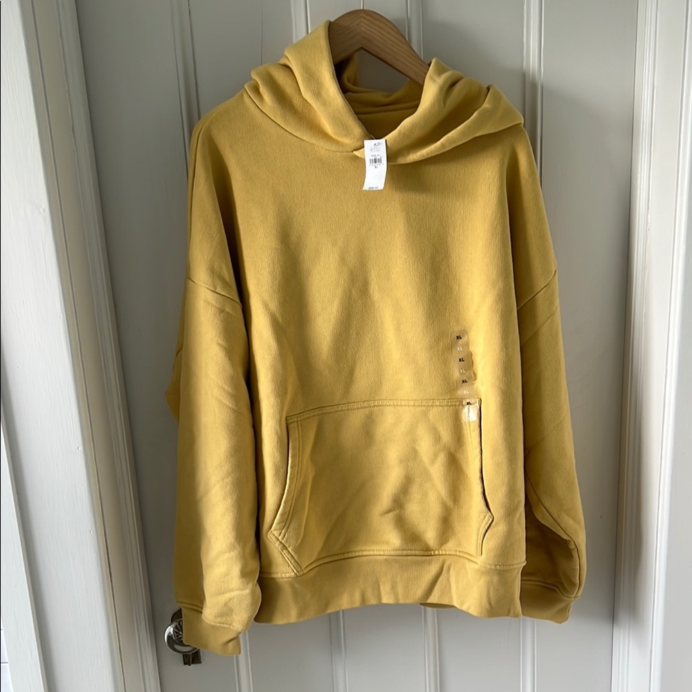 Gap Men’s Heavyweight Hoodie in French Almond